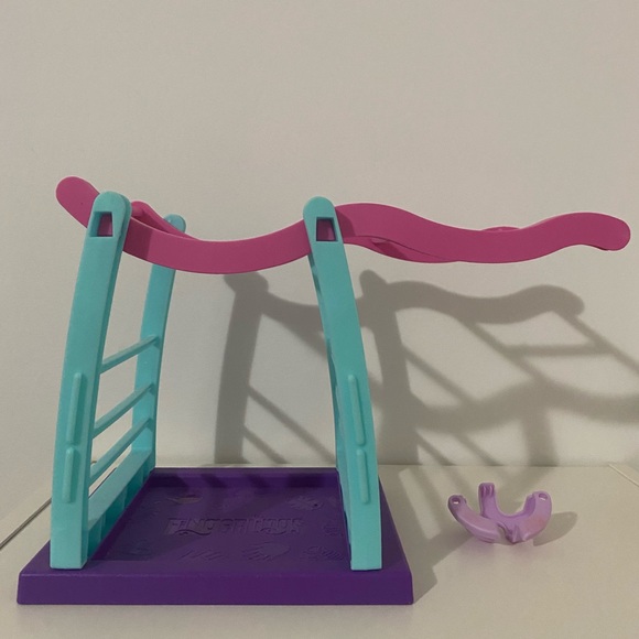 2 Fingerlings with a play set. - Picture 2 of 3